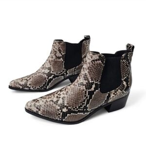 Blondo Emelia Waterproof Chelsea Bootie 8.5